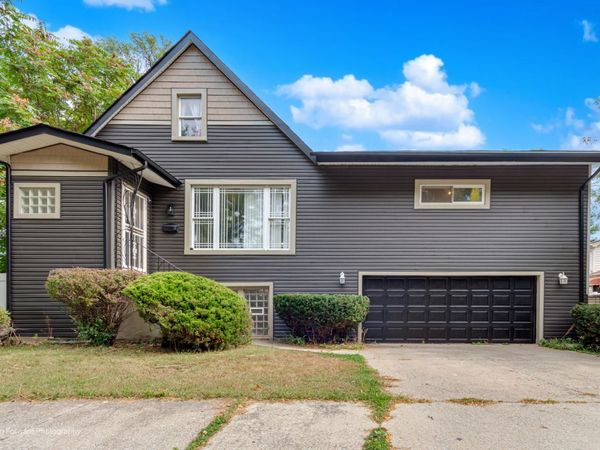 8821 S PRINCETON Avenue, Chicago, IL 60620