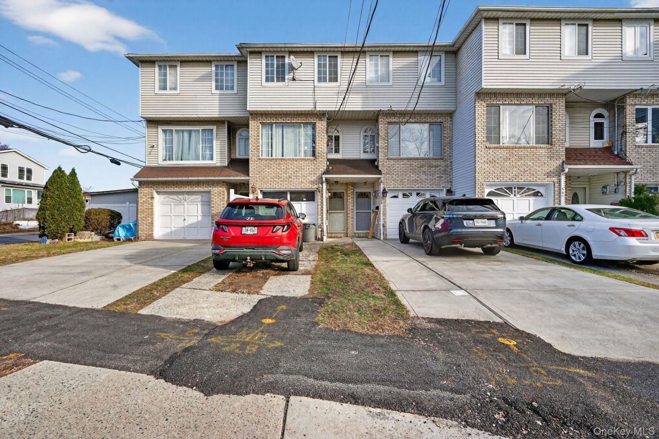 327 Willow Road E, Staten Island, NY 10314 Main Photo