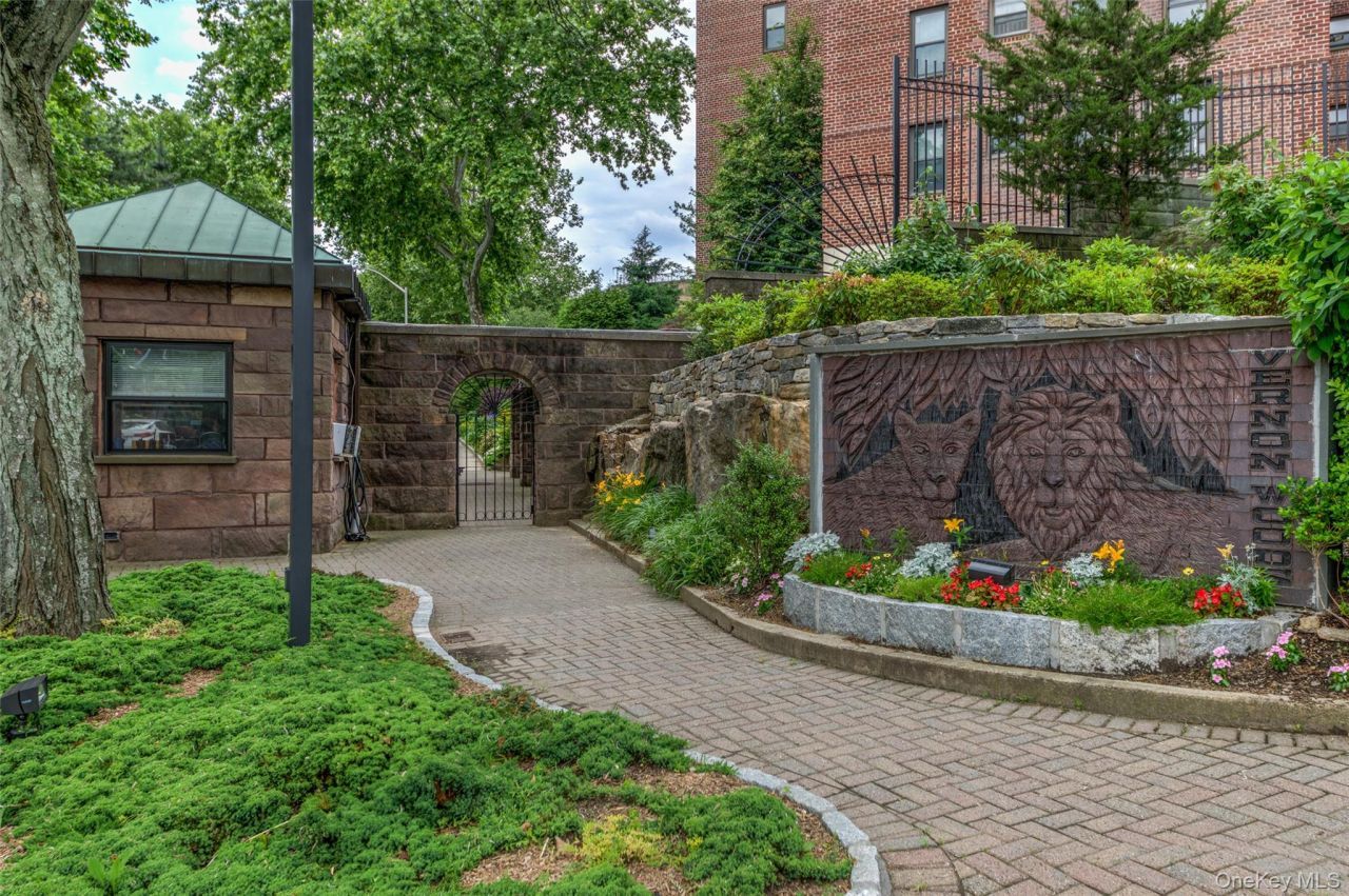 166 Pearsall Drive, Unit 5E, Mount Vernon, NY 10552 Main Photo