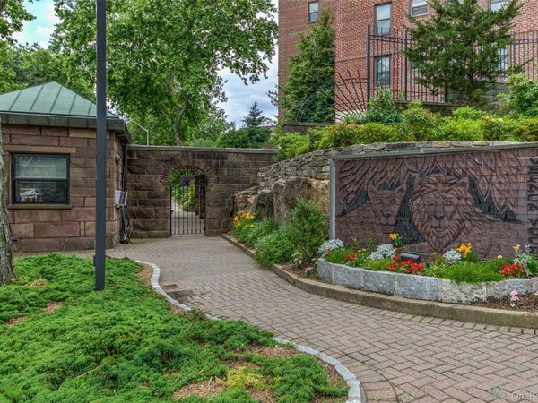 166 Pearsall Drive, Unit 5E, Mount Vernon, NY 10552