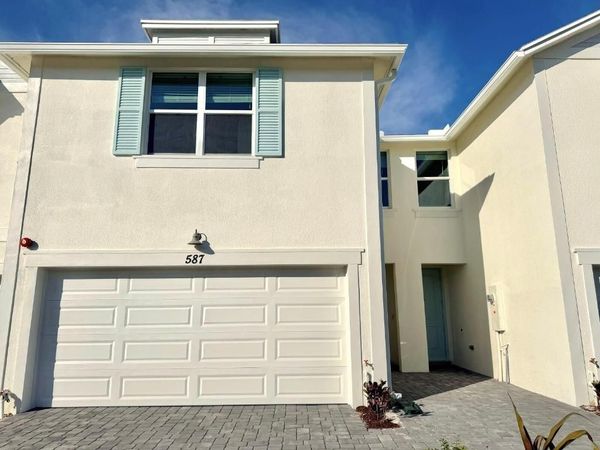 587 Salisbury Circle, Fort Pierce, FL 34982