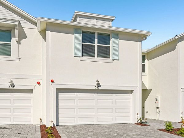 587 Salisbury Circle, Fort Pierce, FL 34982