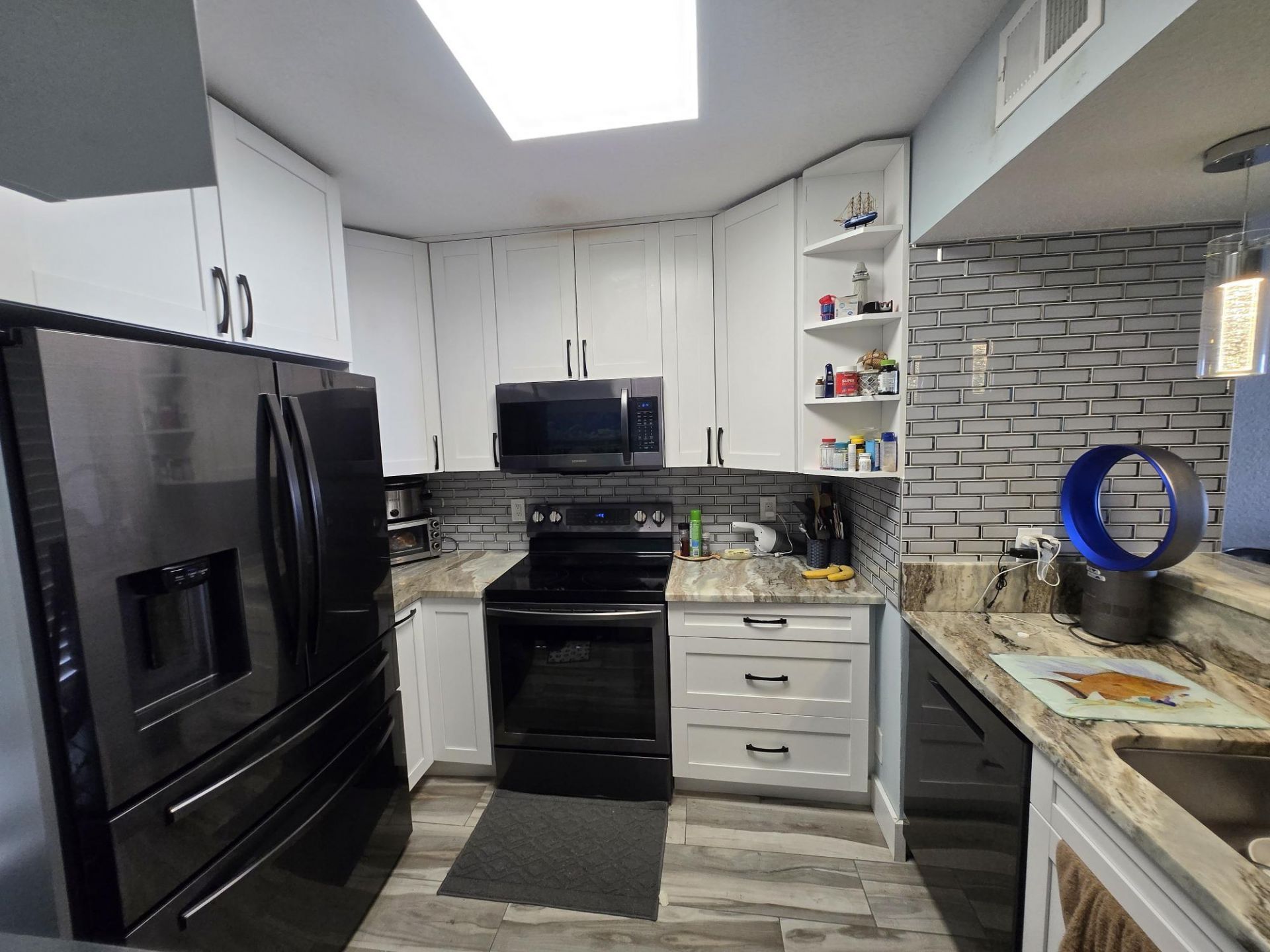 1105 Lake Shore Drive, Unit 102, Lake Park, FL 33403 Photo