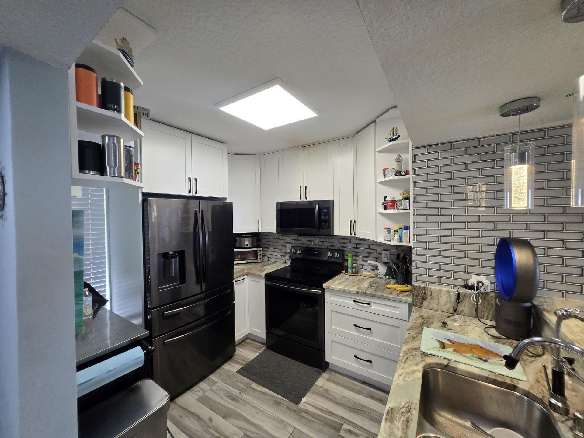 1105 Lake Shore Drive, Unit 102, Lake Park, FL 33403 Photo
