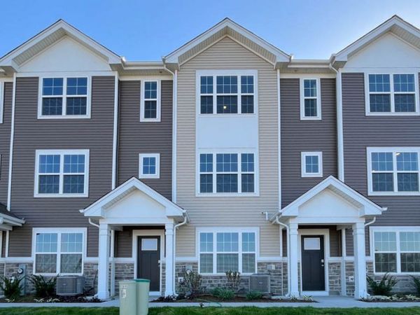 2662 Arrowhead Drive, Pingree Grove, IL 60140