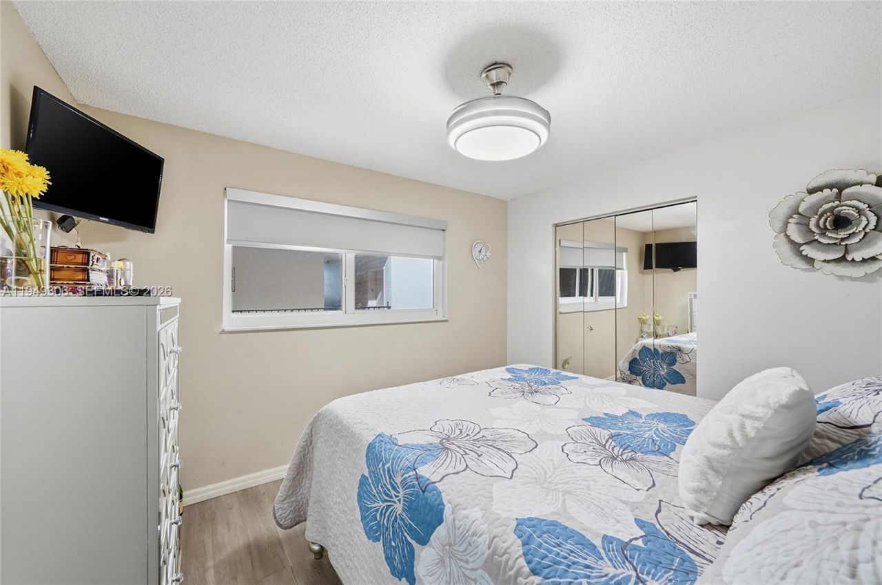 6965 Harding Ave, Unit 404, Miami Beach, FL 33141 Photo