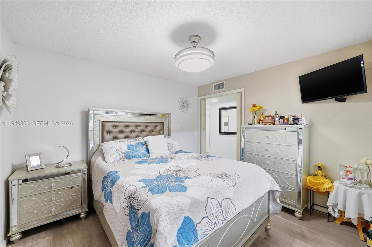 6965 Harding Ave, Unit 404, Miami Beach, FL 33141 Photo