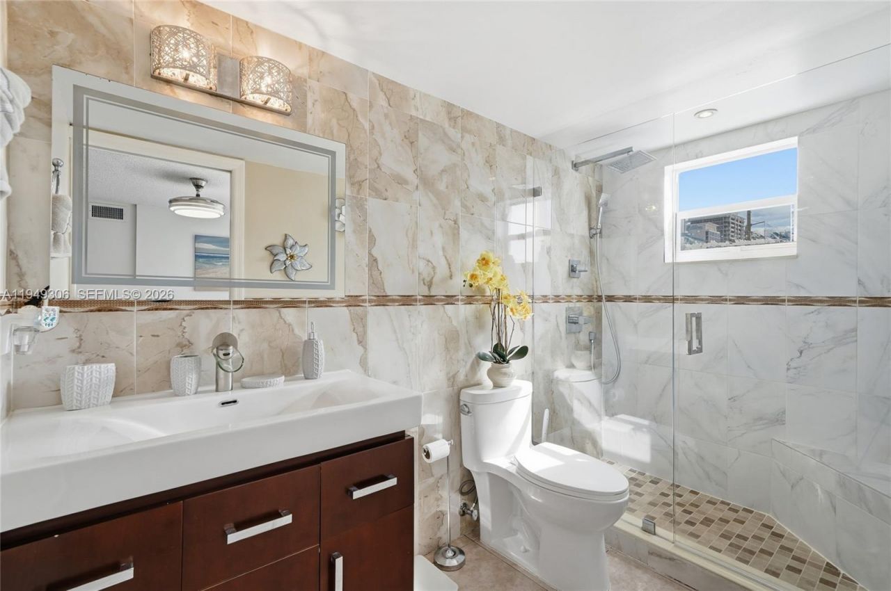 6965 Harding Ave, Unit 404, Miami Beach, FL 33141 Photo