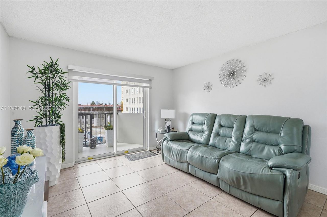 6965 Harding Ave, Unit 404, Miami Beach, FL 33141 Photo