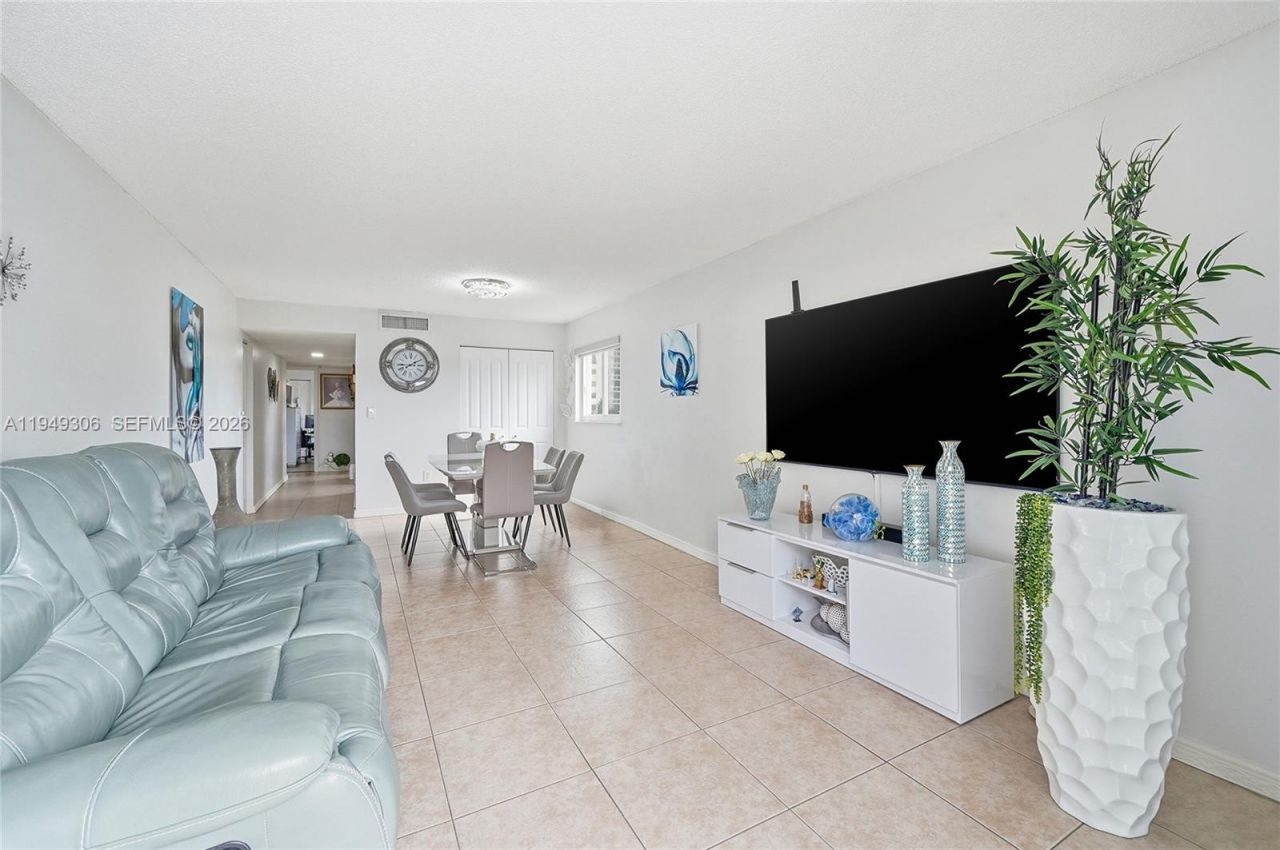 6965 Harding Ave, Unit 404, Miami Beach, FL 33141 Photo