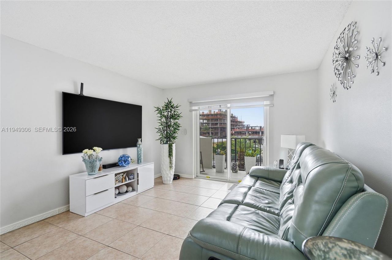 6965 Harding Ave, Unit 404, Miami Beach, FL 33141 Photo