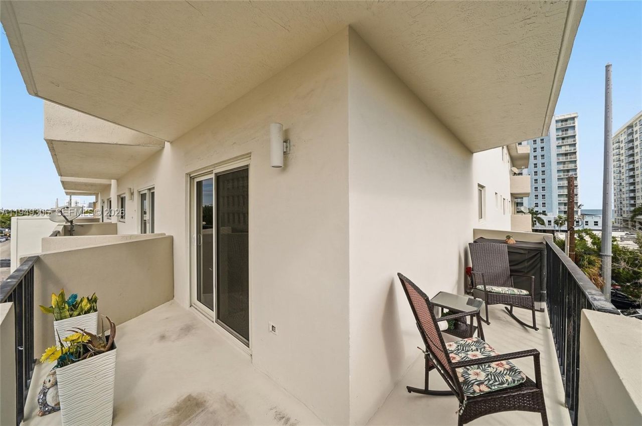 6965 Harding Ave, Unit 404, Miami Beach, FL 33141 Photo