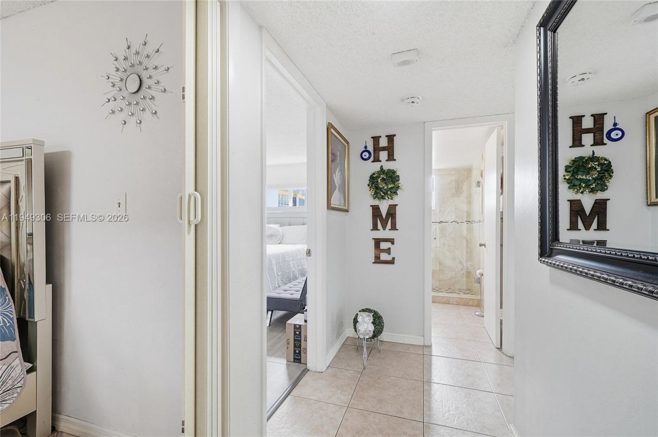 6965 Harding Ave, Unit 404, Miami Beach, FL 33141 Photo