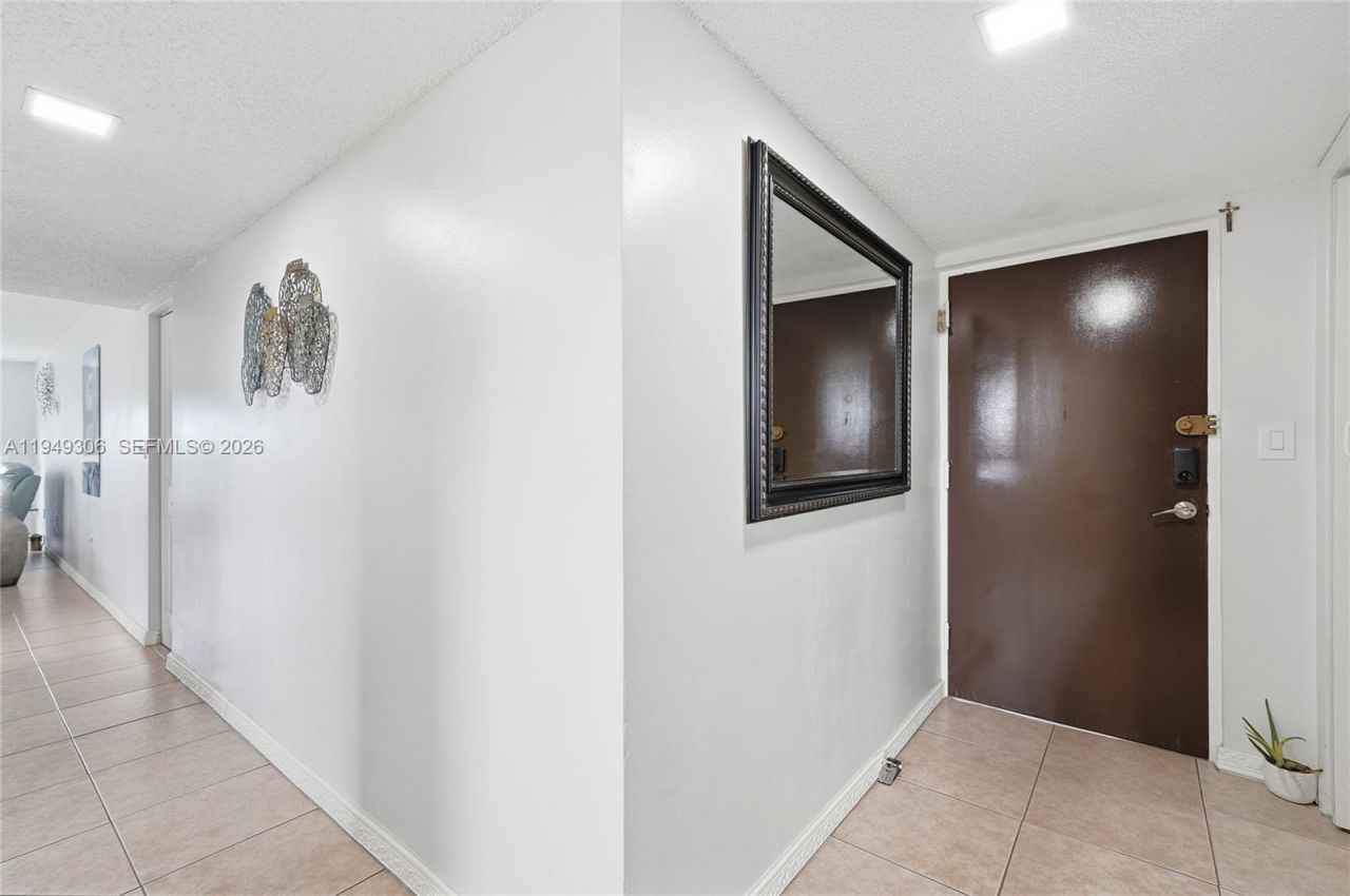 6965 Harding Ave, Unit 404, Miami Beach, FL 33141 Photo