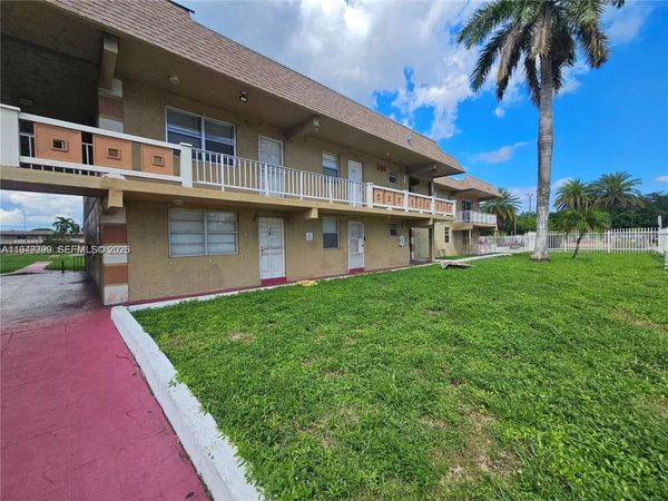 301 NW 177th St, Unit 107, Miami Gardens, FL 33169