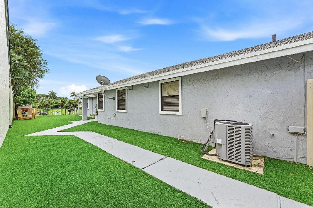 1221 NW 19th Terrace, Delray Beach, FL 33445 Photo