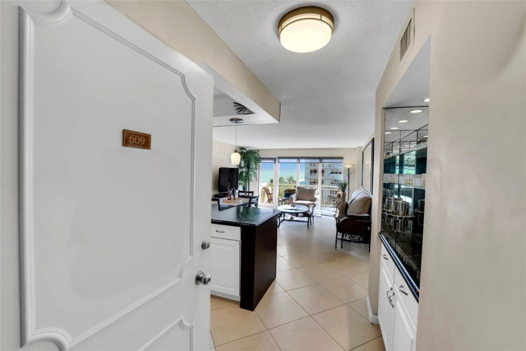 133 N Pompano Beach Boulevard, Unit 609, Pompano Beach, FL 33062 Photo