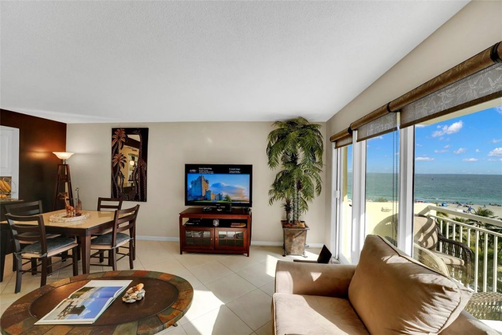 133 N Pompano Beach Boulevard, Unit 609, Pompano Beach, FL 33062 Photo