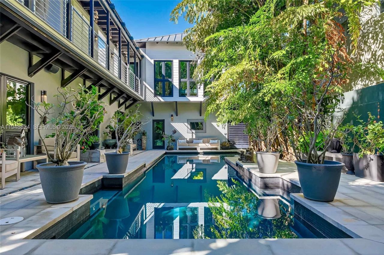 1680 Onaway Dr, Coconut Grove, FL 33133 Photo