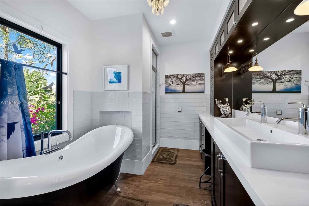 1680 Onaway Dr, Coconut Grove, FL 33133 Photo