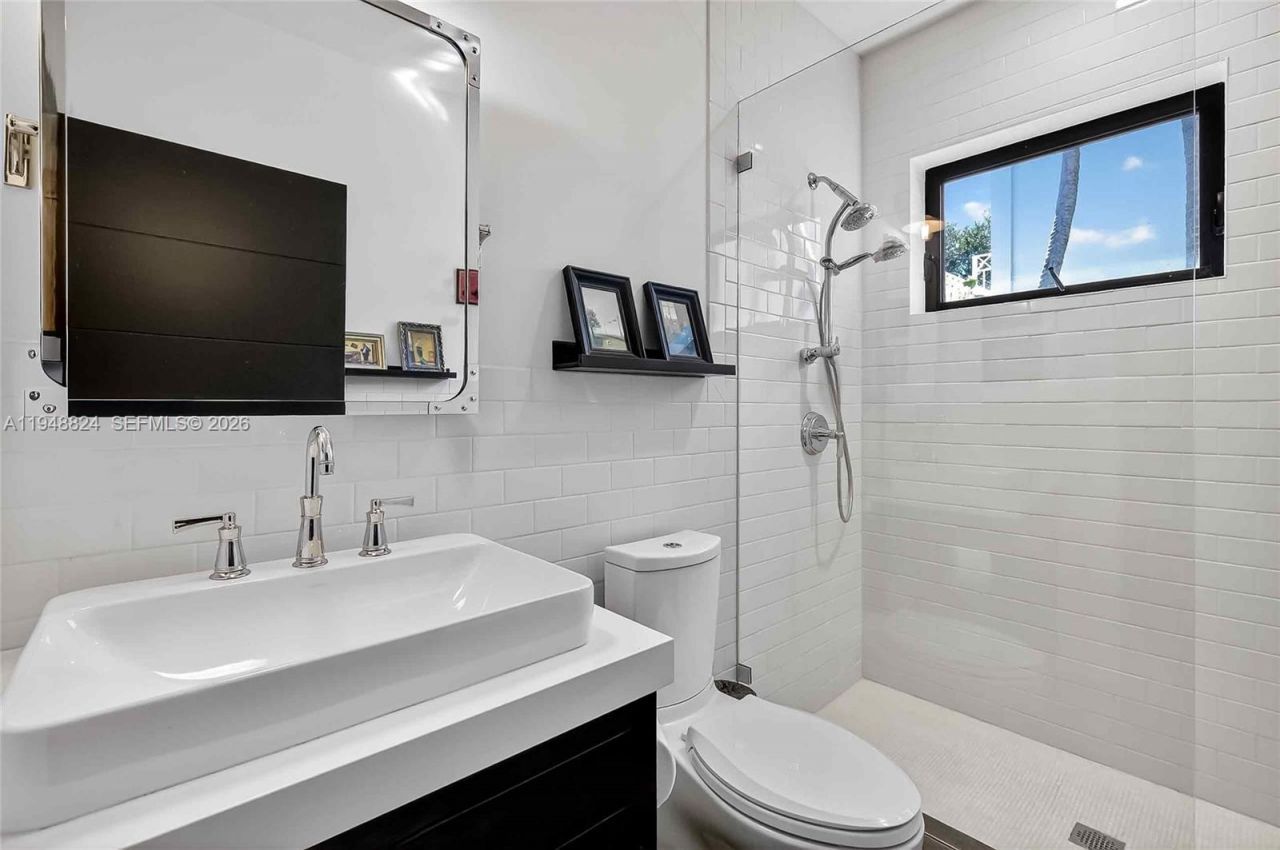 1680 Onaway Dr, Coconut Grove, FL 33133 Photo