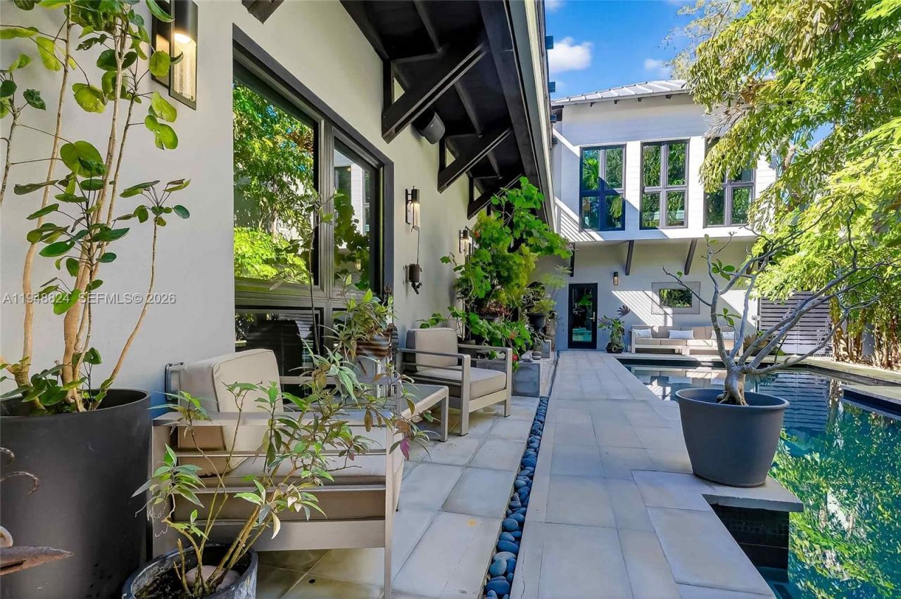 1680 Onaway Dr, Coconut Grove, FL 33133 Photo