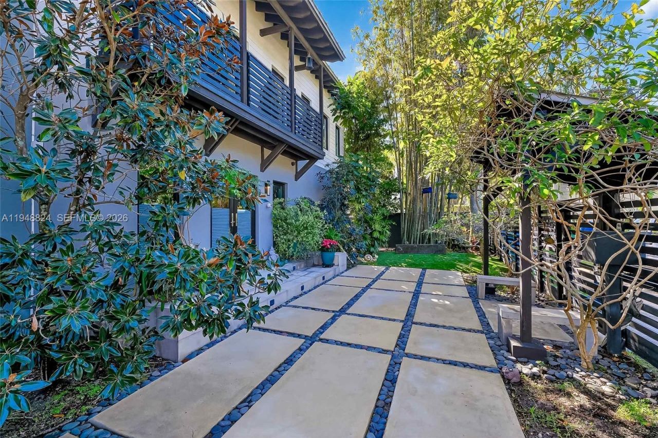 1680 Onaway Dr, Coconut Grove, FL 33133 Photo