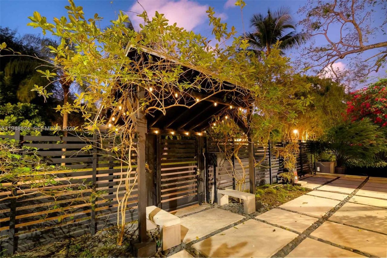 1680 Onaway Dr, Coconut Grove, FL 33133 Photo