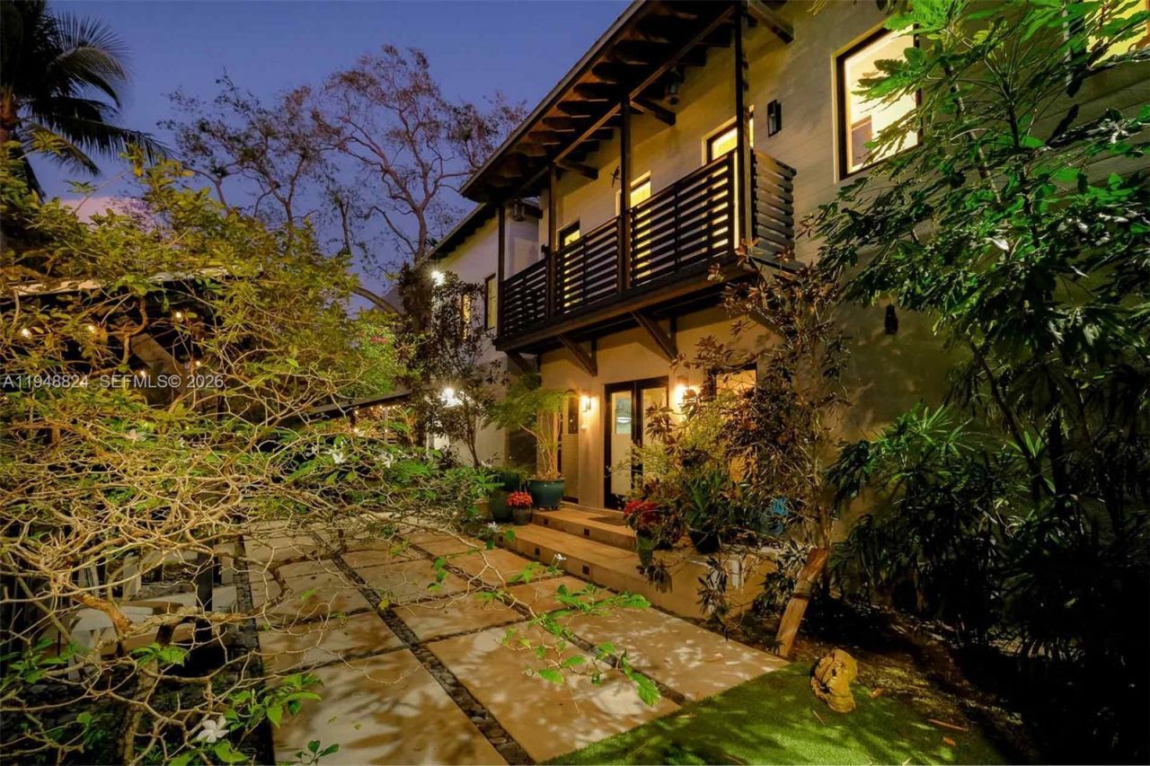 1680 Onaway Dr, Coconut Grove, FL 33133 Photo