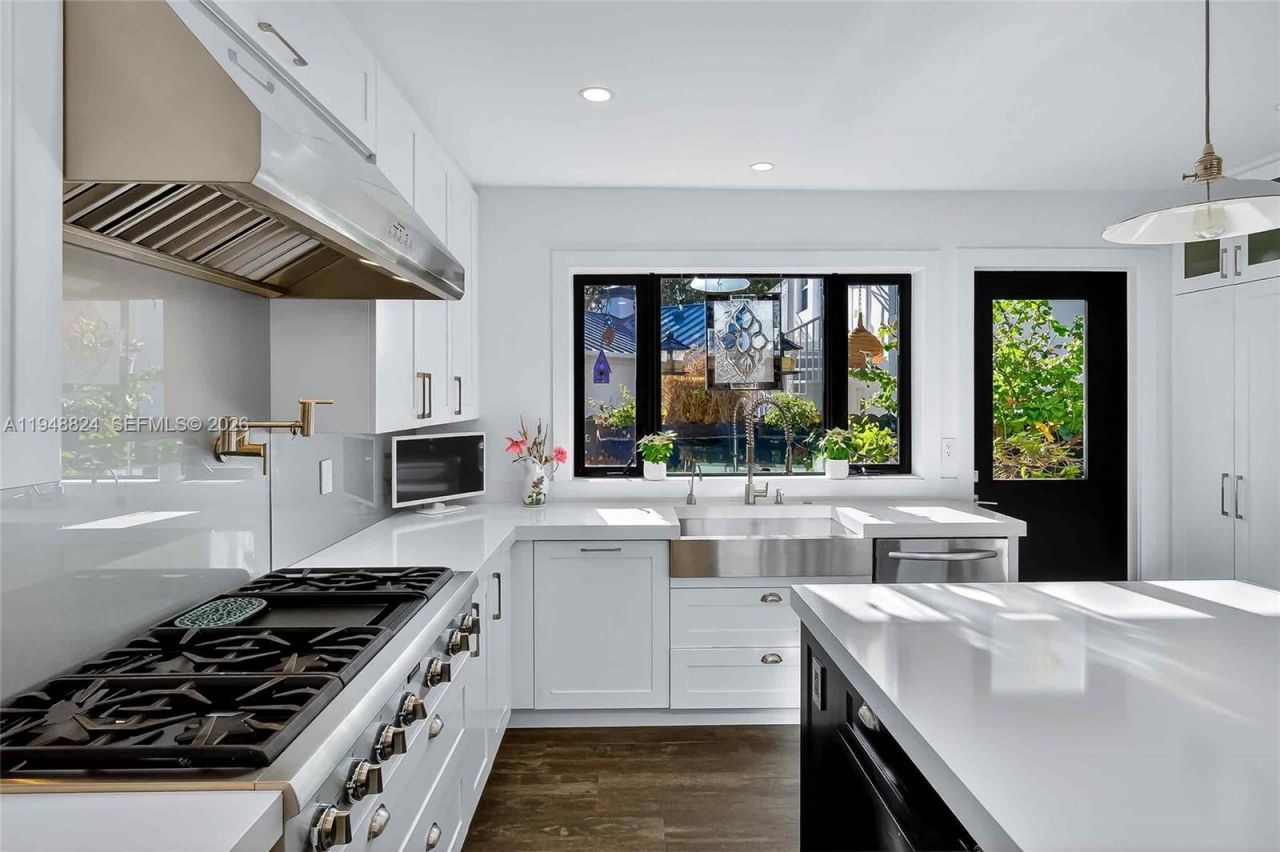 1680 Onaway Dr, Coconut Grove, FL 33133 Photo