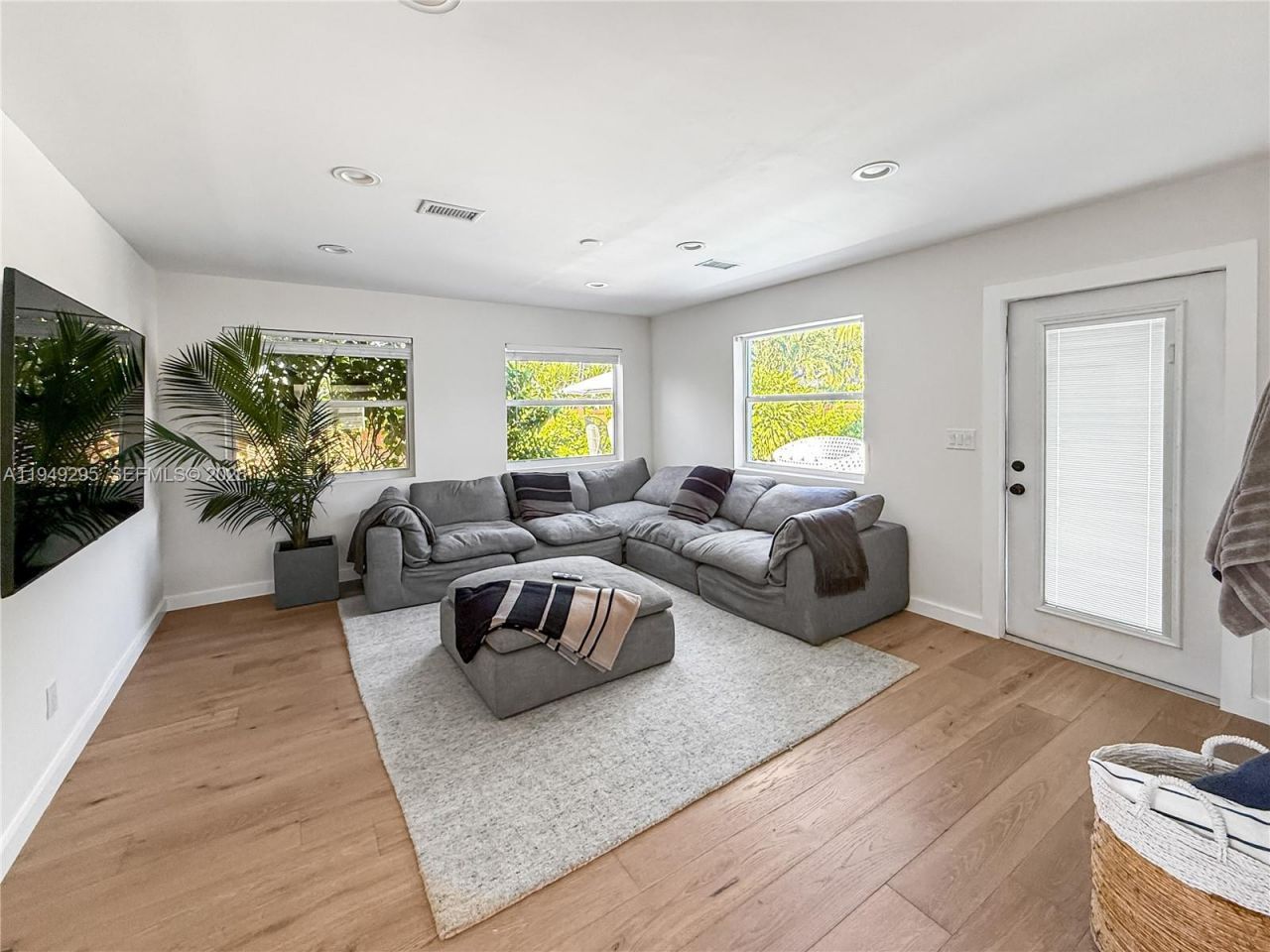 337 Forest Hill Blvd, West Palm Beach, FL 33405 Photo