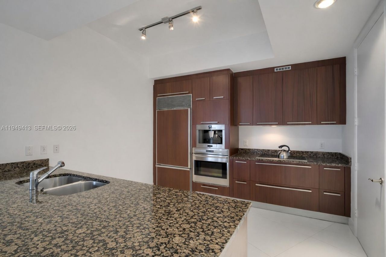 15811 Collins Ave, Unit 403, Sunny Isles Beach, FL 33160 Photo