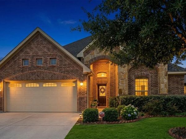 725 Gray Washington Drive, Saginaw, TX 76179