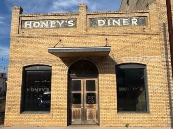 109 NE 2nd Street, Smithville, TX 78957