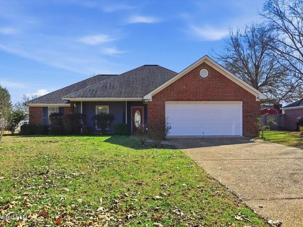 676 Southern Oaks Drive, Florence, MS 39073