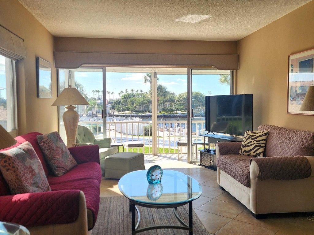 105 NE 19th Avenue, Unit 250, Deerfield Beach, FL 33441 Photo