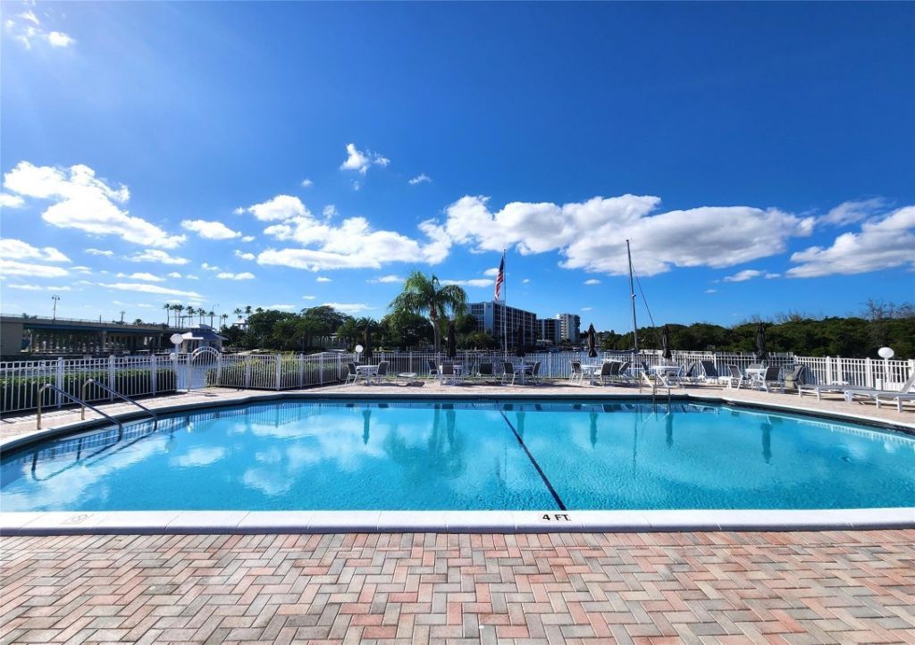 105 NE 19th Avenue, Unit 250, Deerfield Beach, FL 33441 Photo