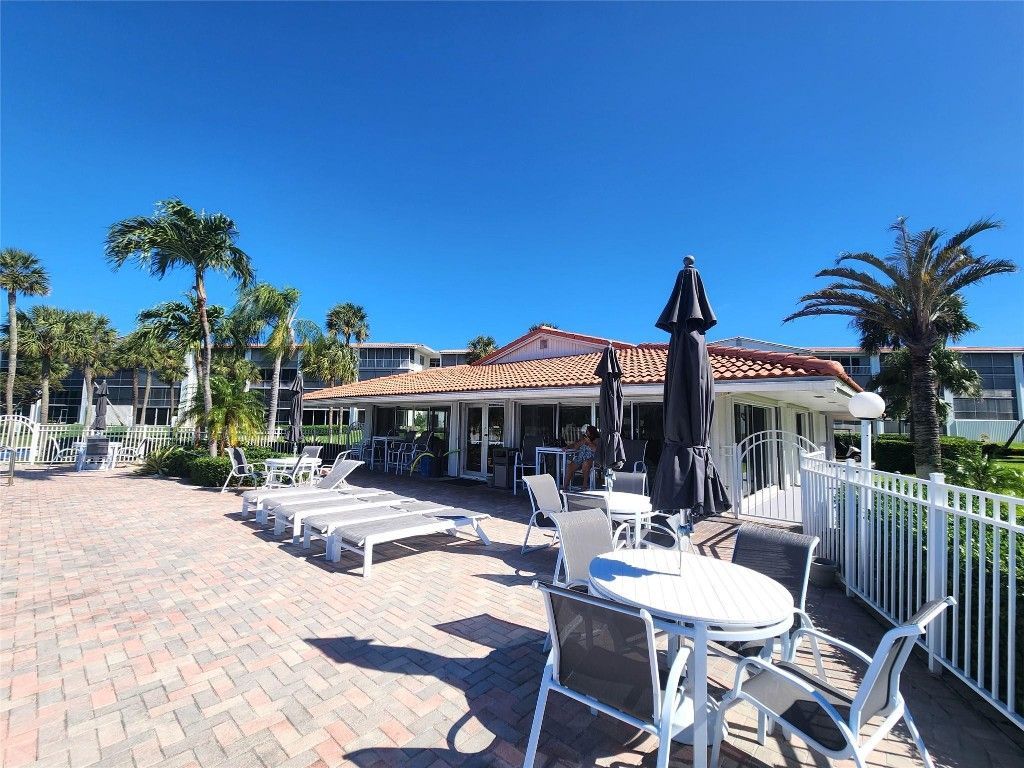 105 NE 19th Avenue, Unit 250, Deerfield Beach, FL 33441 Photo