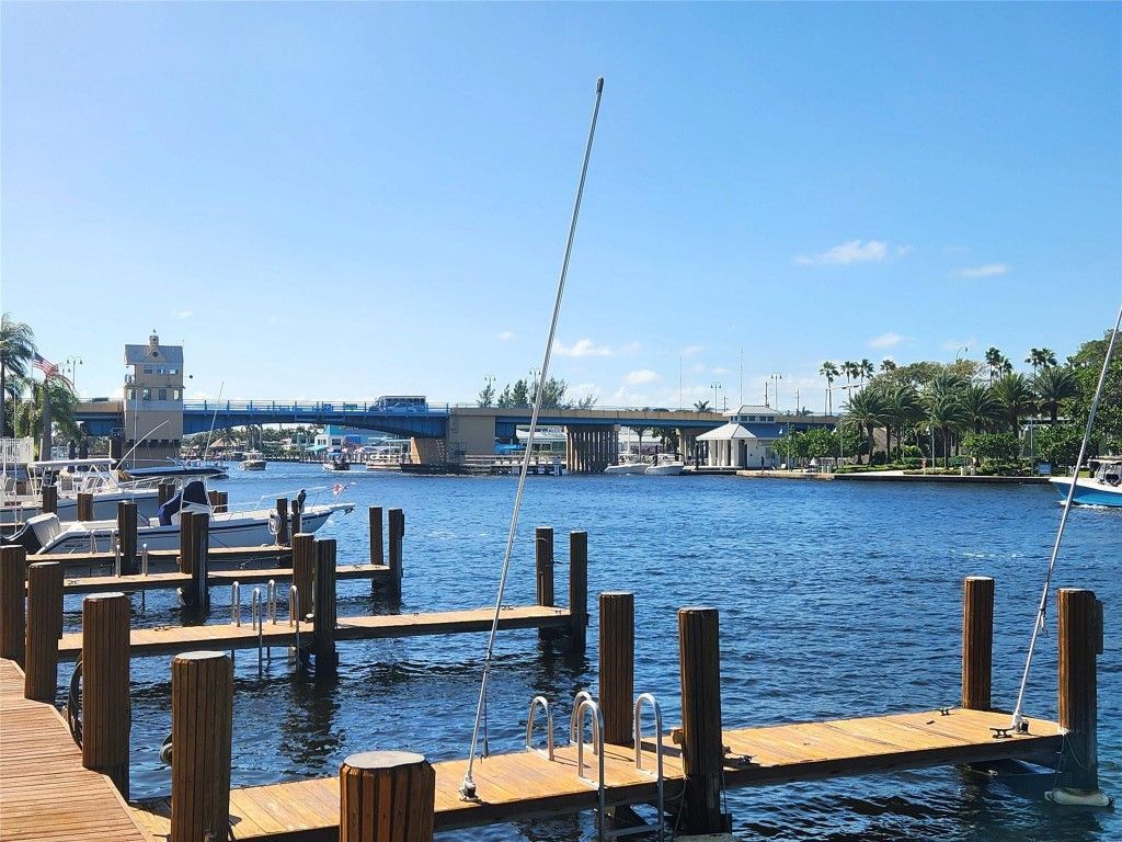 105 NE 19th Avenue, Unit 250, Deerfield Beach, FL 33441 Photo