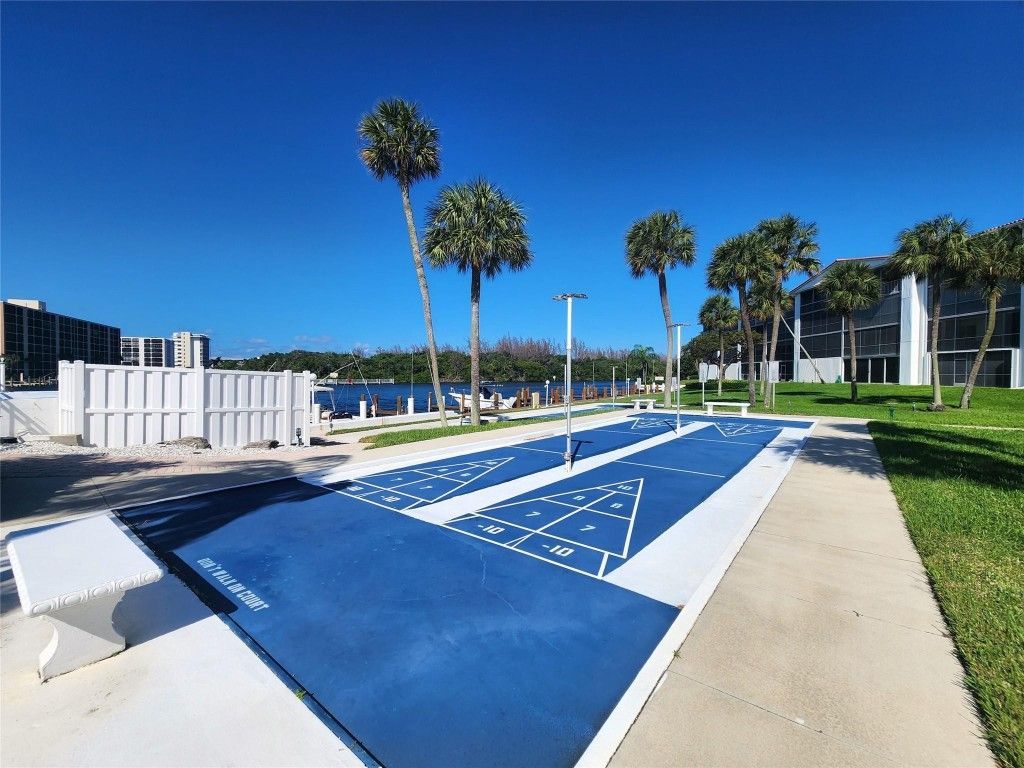 105 NE 19th Avenue, Unit 250, Deerfield Beach, FL 33441 Photo