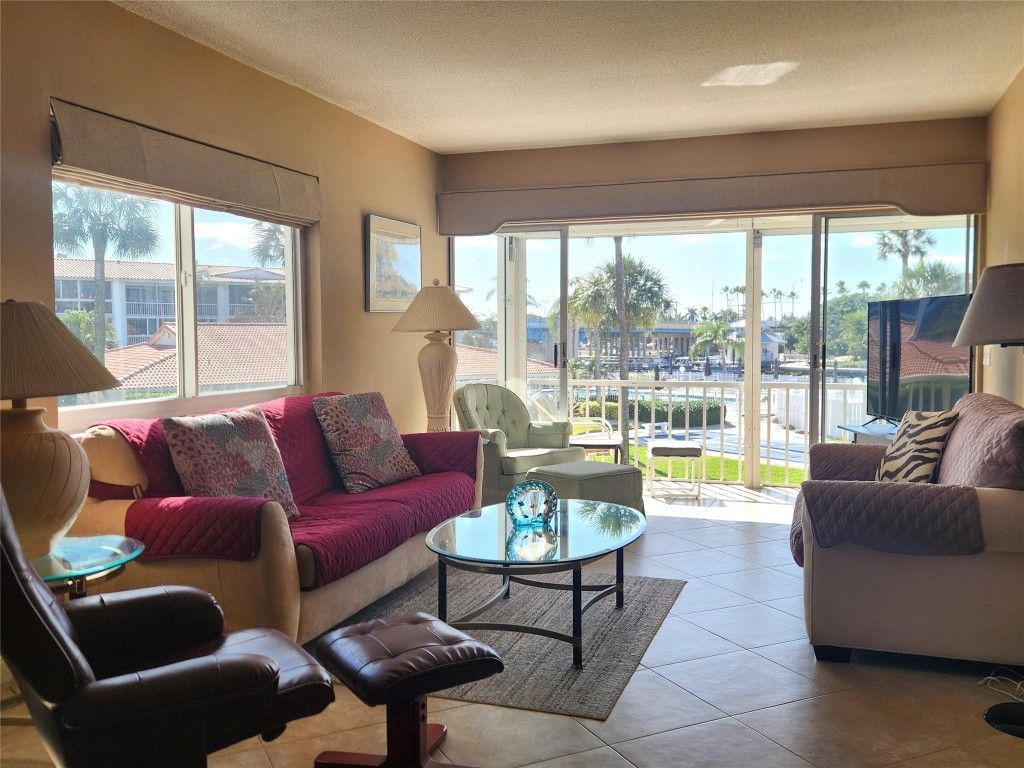 105 NE 19th Avenue, Unit 250, Deerfield Beach, FL 33441 Photo