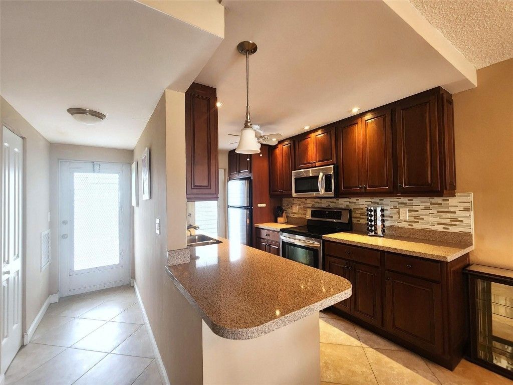 105 NE 19th Avenue, Unit 250, Deerfield Beach, FL 33441 Photo