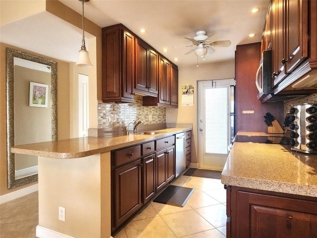 105 NE 19th Avenue, Unit 250, Deerfield Beach, FL 33441 Photo