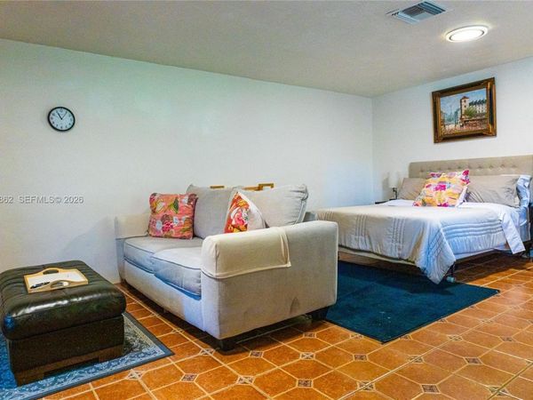 271 NE 154th St, Unit 1, Miami, FL 33162