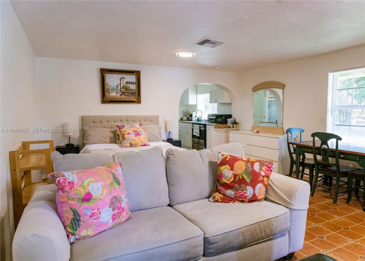 271 NE 154th St, Unit 1, Miami, FL 33162 Photo