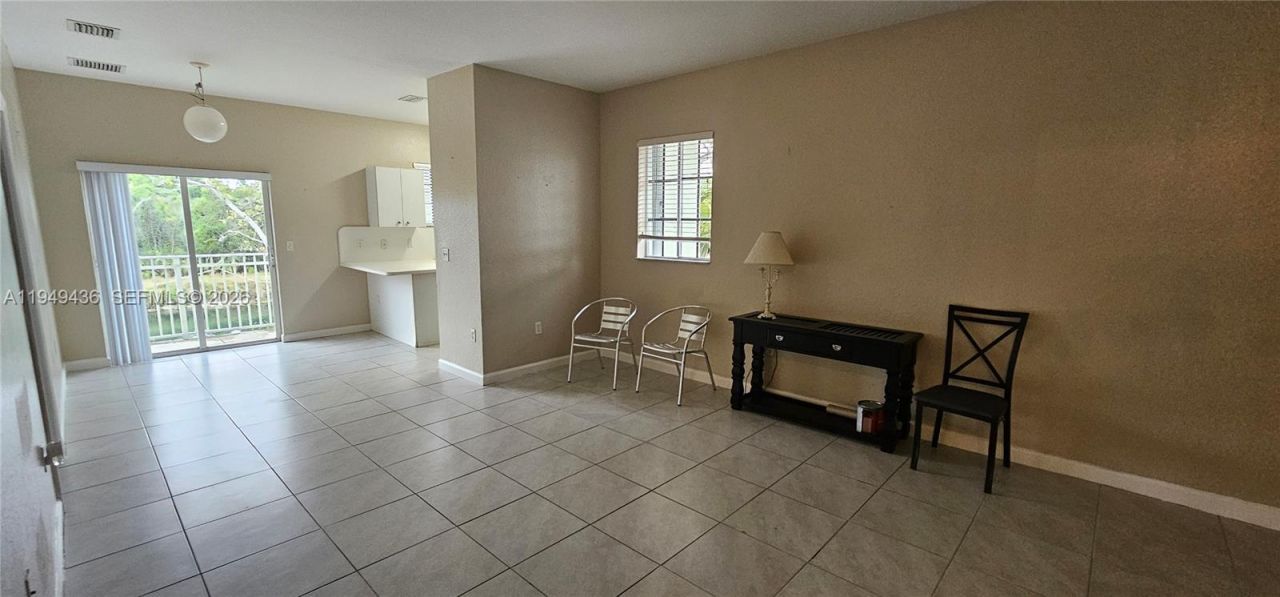 2711 NE 4th St , Unit 204, Homestead, FL 33033 Photo