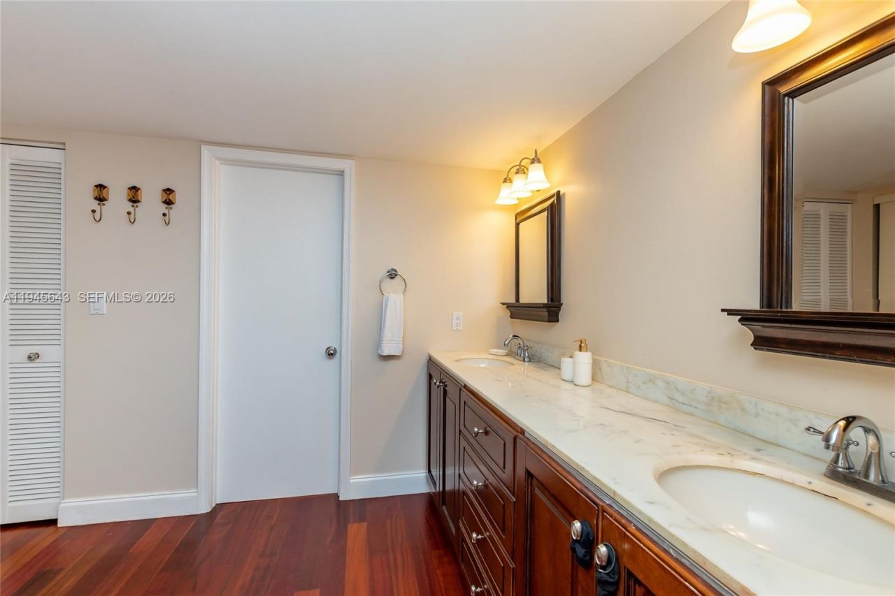 199 Ocean Lane Dr, Unit 807, Key Biscayne, FL 33149 Photo