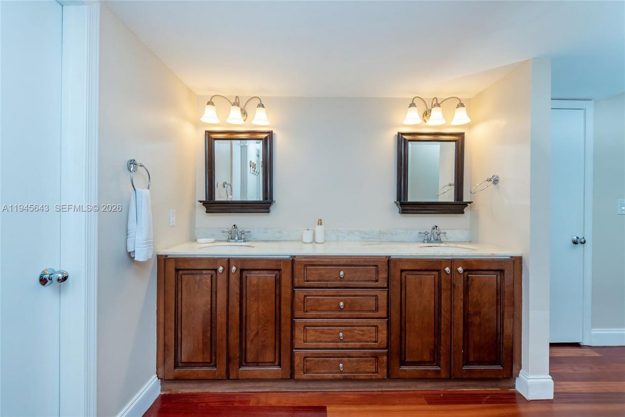 199 Ocean Lane Dr, Unit 807, Key Biscayne, FL 33149 Photo