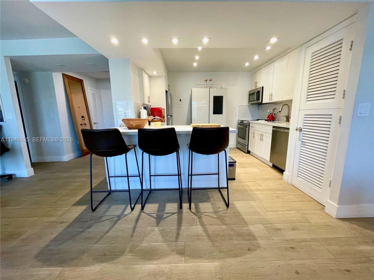 9800 W Bay Harbor Dr , Unit 404, Bay Harbor Islands, FL 33154 Photo