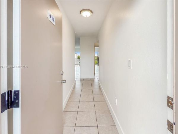 1950 W 54th St, Unit 412, Hialeah, FL 33012
